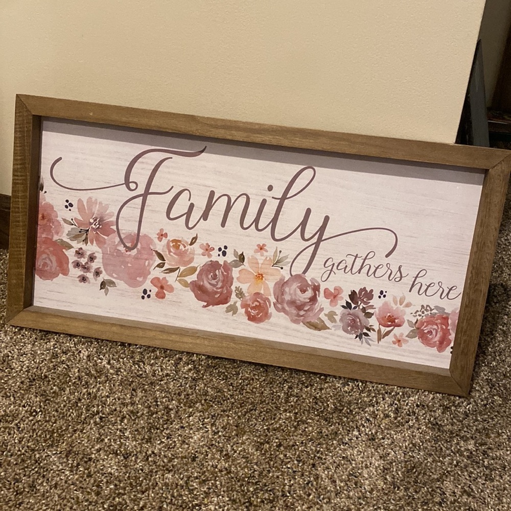 “Family Gathers Here” Rustic Farmhouse Floral Sign